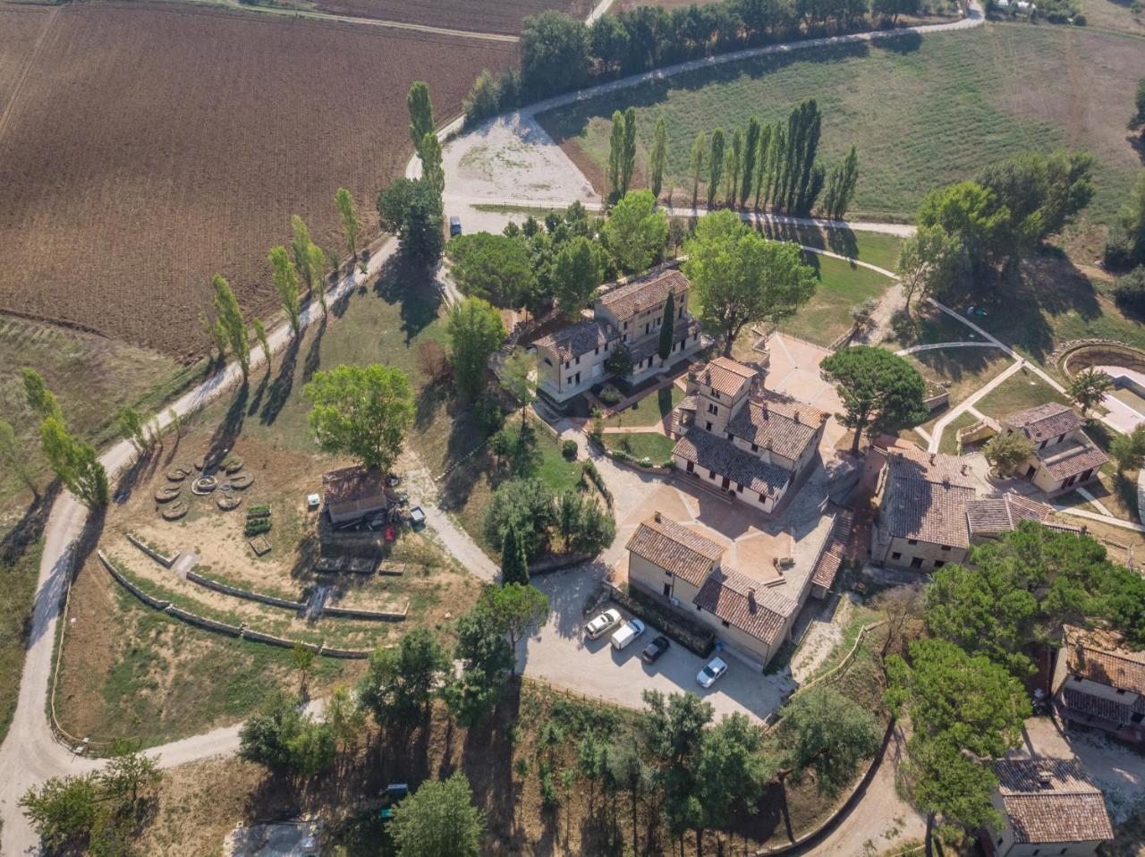 Gh Borgo Pulciano Agriturismo Монтоне Екстериор снимка
