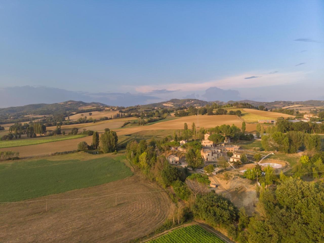 Gh Borgo Pulciano Agriturismo Монтоне Екстериор снимка