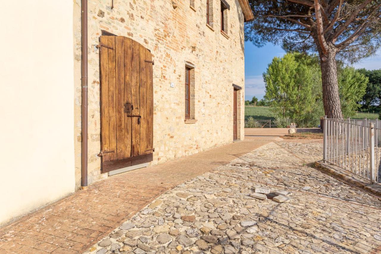 Gh Borgo Pulciano Agriturismo Монтоне Екстериор снимка